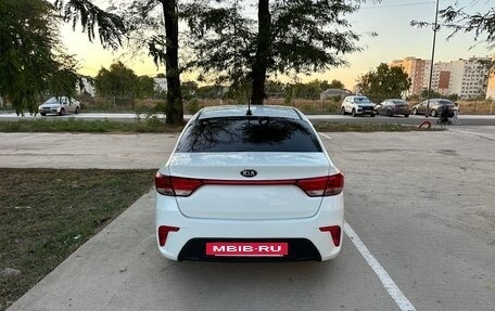 KIA Rio IV, 2018 год, 865 000 рублей, 10 фотография