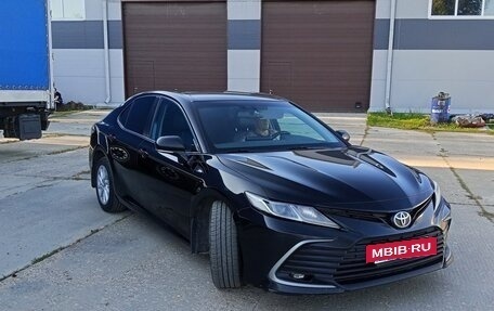 Toyota Camry, 2021 год, 2 400 000 рублей, 6 фотография