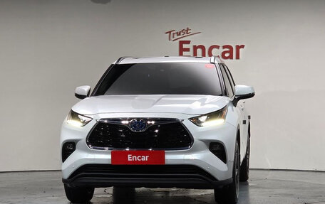 Toyota Highlander, 2023 год, 4 661 375 рублей, 3 фотография