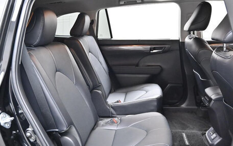 Toyota Highlander, 2023 год, 4 577 608 рублей, 13 фотография
