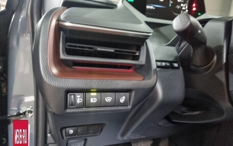Toyota Prius IV XW50, 2023 год, 3 321 392 рублей, 11 фотография