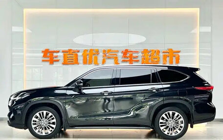 Toyota Highlander, 2022 год, 2 943 555 рублей, 3 фотография