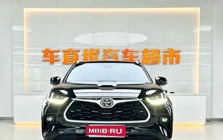 Toyota Highlander, 2022 год, 2 943 555 рублей, 2 фотография