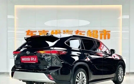 Toyota Highlander, 2022 год, 2 943 555 рублей, 5 фотография