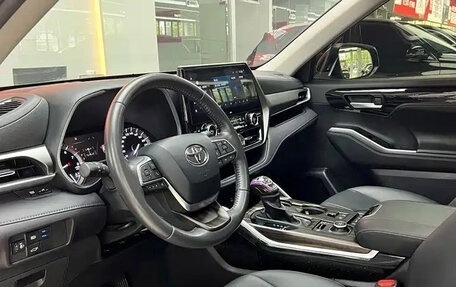 Toyota Highlander, 2022 год, 2 943 555 рублей, 14 фотография