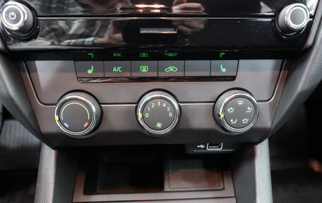 Skoda Octavia, 2018 год, 1 695 000 рублей, 18 фотография