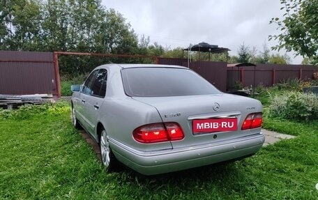 Mercedes-Benz E-Класс, 1998 год, 800 000 рублей, 1 фотография