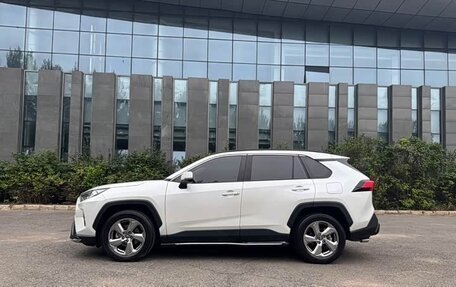 Toyota RAV4, 2021 год, 2 630 000 рублей, 4 фотография