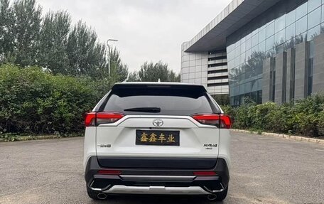 Toyota RAV4, 2021 год, 2 630 000 рублей, 3 фотография