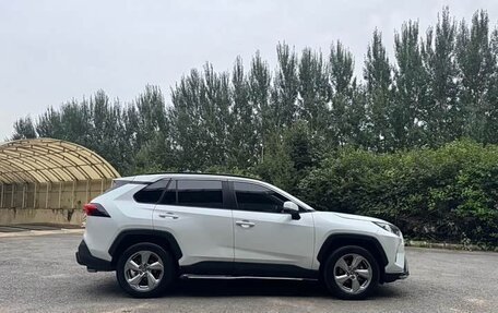 Toyota RAV4, 2021 год, 2 630 000 рублей, 5 фотография