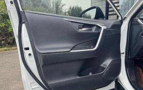 Toyota RAV4, 2021 год, 2 630 000 рублей, 16 фотография