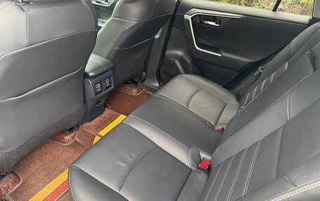 Toyota RAV4, 2021 год, 2 630 000 рублей, 13 фотография