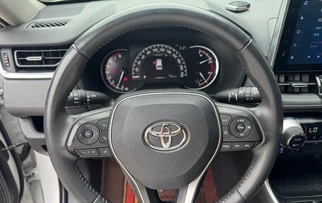 Toyota RAV4, 2021 год, 2 630 000 рублей, 14 фотография