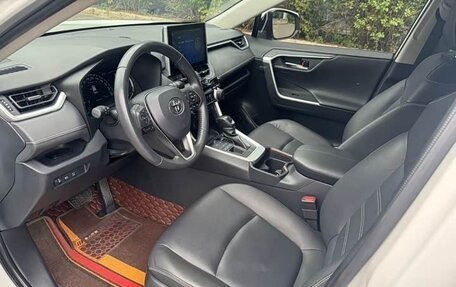 Toyota RAV4, 2021 год, 2 630 000 рублей, 17 фотография