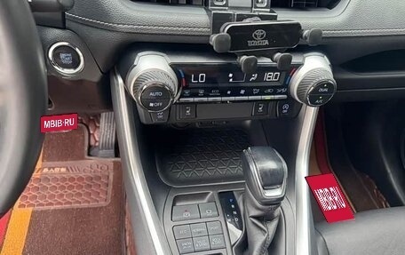Toyota RAV4, 2021 год, 2 630 000 рублей, 8 фотография