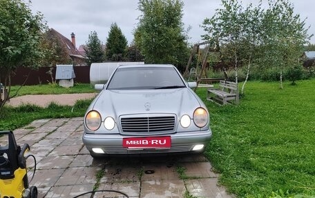 Mercedes-Benz E-Класс, 1998 год, 800 000 рублей, 3 фотография
