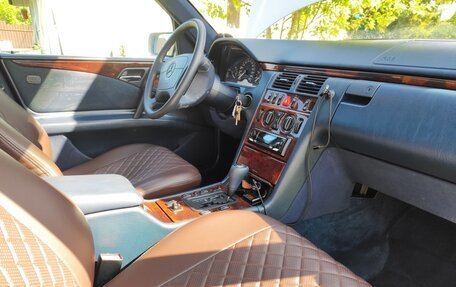 Mercedes-Benz E-Класс, 1998 год, 800 000 рублей, 12 фотография