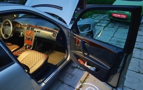 Mercedes-Benz E-Класс, 1998 год, 800 000 рублей, 6 фотография