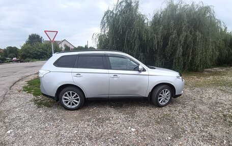 Mitsubishi Outlander III рестайлинг 3, 2013 год, 1 575 000 рублей, 2 фотография
