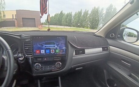 Mitsubishi Outlander III рестайлинг 3, 2013 год, 1 575 000 рублей, 8 фотография