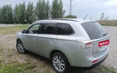 Mitsubishi Outlander III рестайлинг 3, 2013 год, 1 575 000 рублей, 4 фотография
