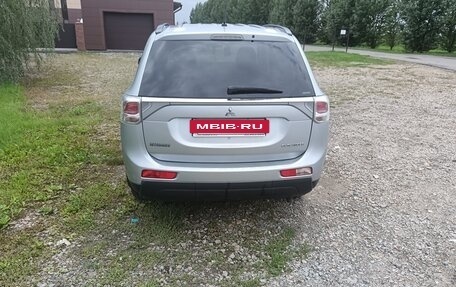 Mitsubishi Outlander III рестайлинг 3, 2013 год, 1 575 000 рублей, 5 фотография