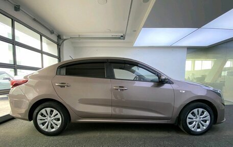 KIA Rio IV, 2021 год, 1 599 000 рублей, 4 фотография