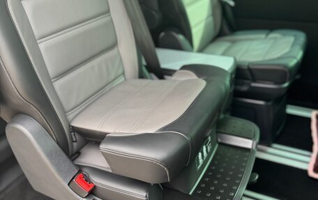 Volkswagen Multivan T6 рестайлинг, 2020 год, 6 999 999 рублей, 13 фотография