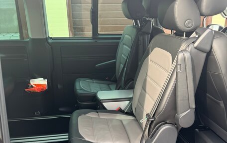 Volkswagen Multivan T6 рестайлинг, 2020 год, 6 999 999 рублей, 20 фотография