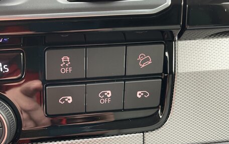 Volkswagen Multivan T6 рестайлинг, 2019 год, 5 700 000 рублей, 7 фотография