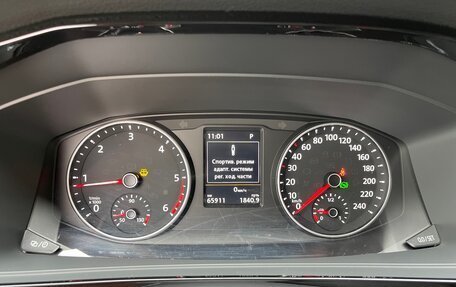 Volkswagen Multivan T6 рестайлинг, 2019 год, 5 700 000 рублей, 12 фотография