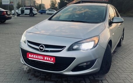 Opel Astra J, 2014 год, 900 000 рублей, 2 фотография