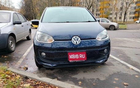 Volkswagen up! I рестайлинг, 2013 год, 920 000 рублей, 1 фотография