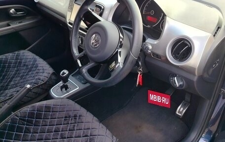 Volkswagen up! I рестайлинг, 2013 год, 920 000 рублей, 3 фотография