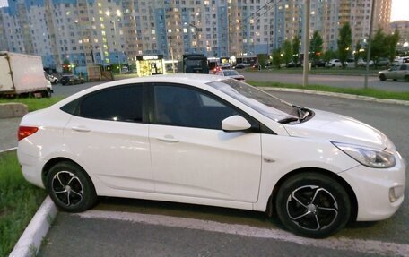Hyundai Solaris II рестайлинг, 2013 год, 600 000 рублей, 2 фотография