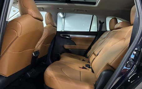 Toyota Highlander, 2025 год, 5 399 000 рублей, 25 фотография