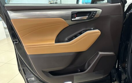Toyota Highlander, 2025 год, 5 399 000 рублей, 28 фотография