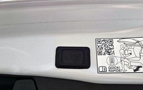 Toyota RAV4, 2023 год, 3 991 374 рублей, 6 фотография