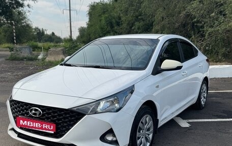 Hyundai Solaris II рестайлинг, 2021 год, 1 250 000 рублей, 2 фотография