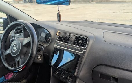 Volkswagen Polo VI (EU Market), 2011 год, 650 000 рублей, 2 фотография
