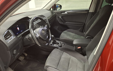 Volkswagen Tiguan II, 2018 год, 2 250 000 рублей, 16 фотография