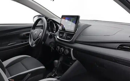 Toyota Yaris XP150 рестайлинг, 2022 год, 1 180 085 рублей, 2 фотография