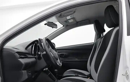 Toyota Yaris XP150 рестайлинг, 2022 год, 1 180 085 рублей, 12 фотография