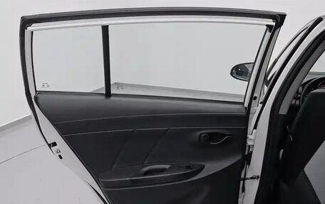 Toyota Yaris XP150 рестайлинг, 2022 год, 1 180 085 рублей, 17 фотография