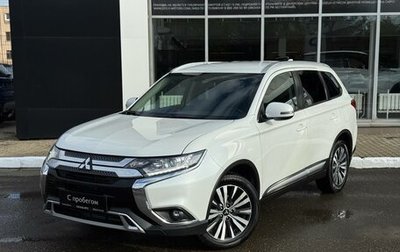 Mitsubishi Outlander III рестайлинг 3, 2019 год, 1 650 000 рублей, 1 фотография