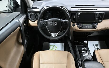 Toyota RAV4, 2017 год, 2 495 000 рублей, 12 фотография