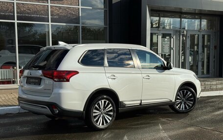Mitsubishi Outlander III рестайлинг 3, 2019 год, 1 650 000 рублей, 5 фотография