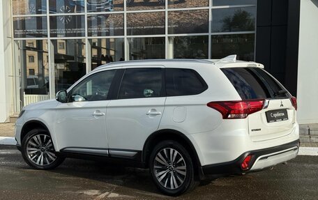 Mitsubishi Outlander III рестайлинг 3, 2019 год, 1 650 000 рублей, 3 фотография