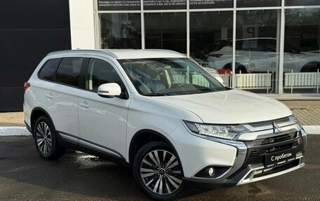 Mitsubishi Outlander III рестайлинг 3, 2019 год, 1 650 000 рублей, 7 фотография