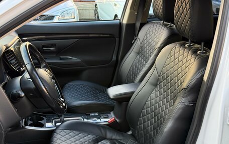 Mitsubishi Outlander III рестайлинг 3, 2019 год, 1 650 000 рублей, 13 фотография